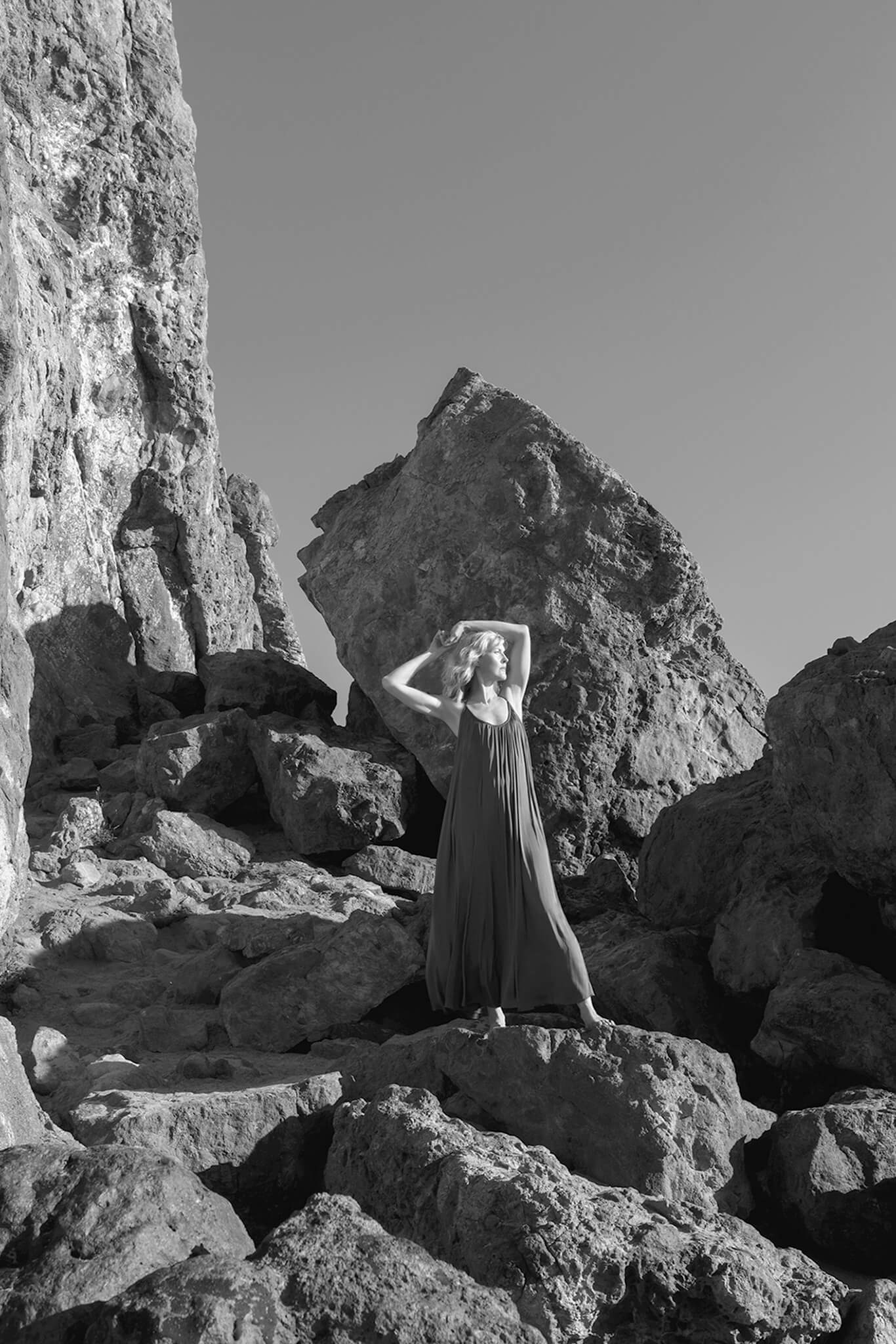 Avarra Magnesium Oil model on rock terrain 